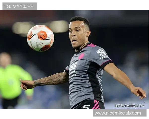 请问哪个名字与足球明星无关请选出正确答案