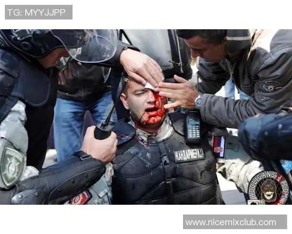 足球明星与黑帮势力交织的背后故事与影响分析 足球明星与黑帮势力交织的背后故事与影响分析