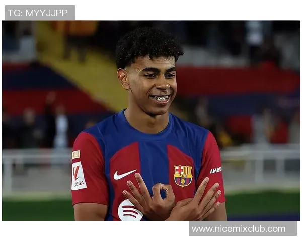 足球明星近视眼镜的魅力与时尚如何影响年轻人的选择与追随 足球明星近视眼镜的魅力与时尚如何影响年轻人的选择与追随